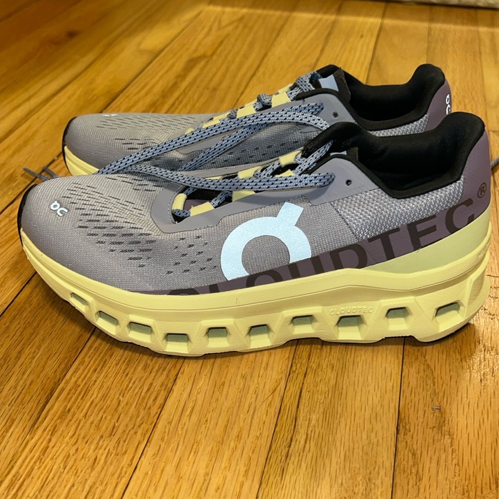 Womens On Cloud- Cloud Monster. Size 8